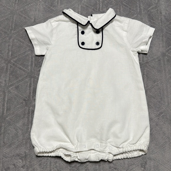 Linen/cotton White Baby Romper with navy Trim - Picture 4 of 6